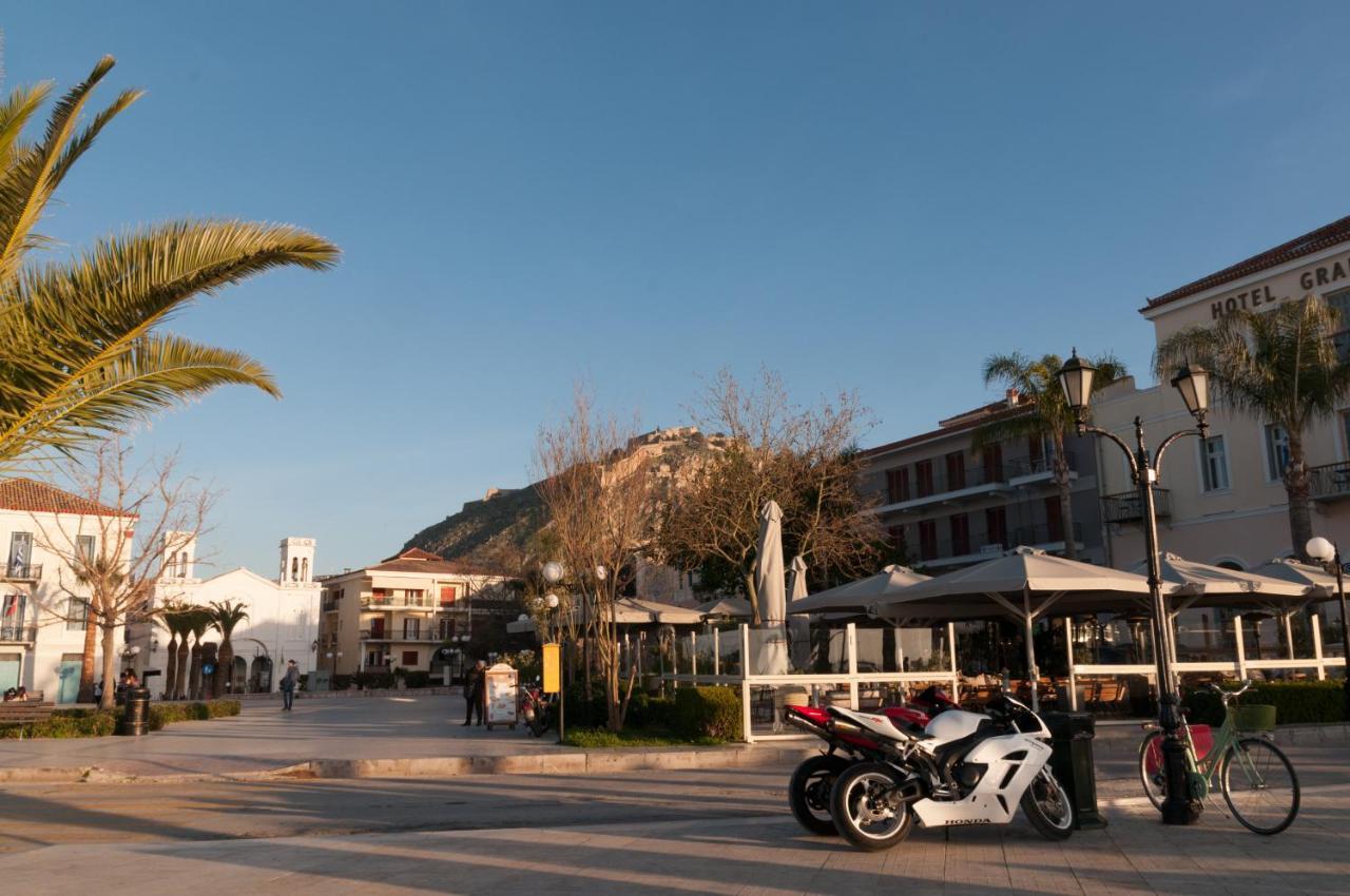 Di Fronte Alla Fortezza Nafplio Exterior foto