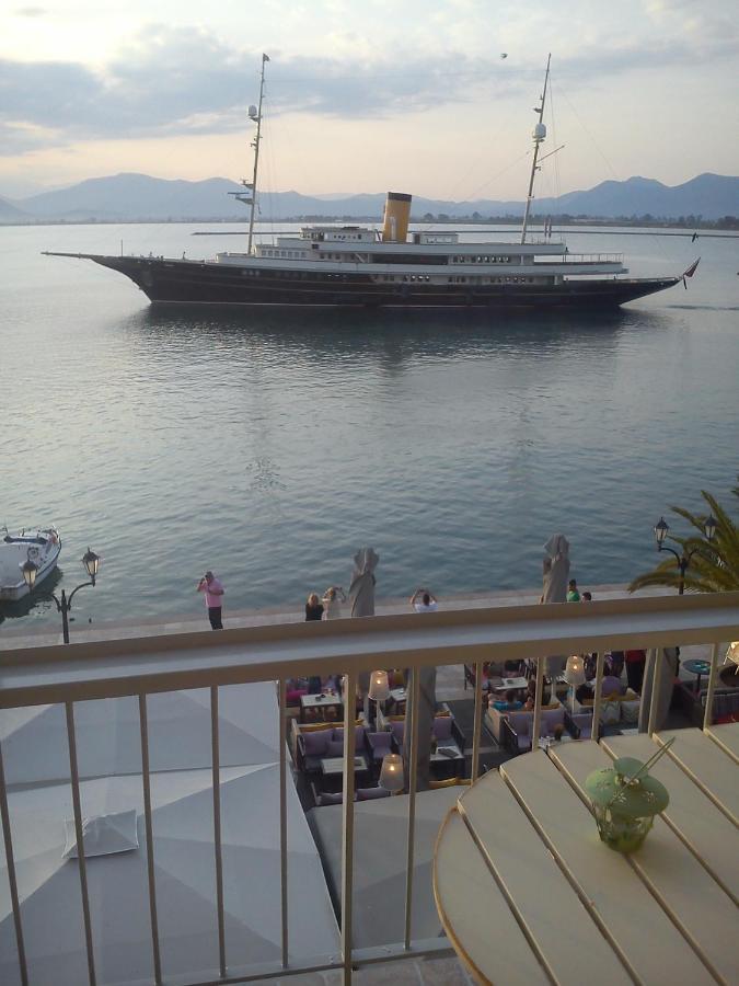 Di Fronte Alla Fortezza Nafplio Exterior foto